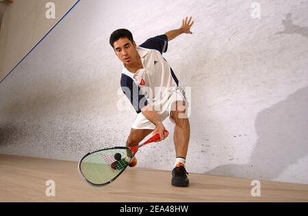 Der französische Weltmeister im Squash Thierry Lincou während einer Fotosession in Vincennes, bei Paris, Frankreich, am 1. Juni 2005. Foto von Stephane Kempinaire/CAMELEON/ABACA. Stockfoto