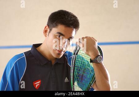 Der französische Weltmeister im Squash Thierry Lincou während einer Fotosession in Vincennes, bei Paris, Frankreich, am 1. Juni 2005. Foto von Stephane Kempinaire/CAMELEON/ABACA. Stockfoto