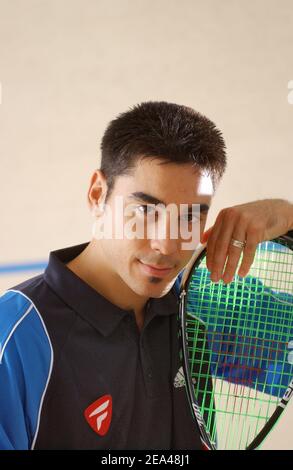 Der französische Weltmeister im Squash Thierry Lincou während einer Fotosession in Vincennes, bei Paris, Frankreich, am 1. Juni 2005. Foto von Stephane Kempinaire/CAMELEON/ABACA. Stockfoto