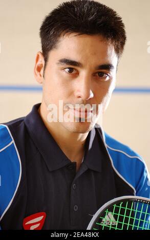 Der französische Weltmeister im Squash Thierry Lincou während einer Fotosession in Vincennes, bei Paris, Frankreich, am 1. Juni 2005. Foto von Stephane Kempinaire/CAMELEON/ABACA. Stockfoto