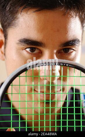 Der französische Weltmeister im Squash Thierry Lincou während einer Fotosession in Vincennes, bei Paris, Frankreich, am 1. Juni 2005. Foto von Stephane Kempinaire/CAMELEON/ABACA. Stockfoto