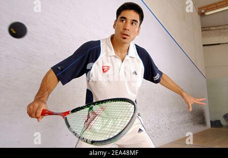 Der französische Weltmeister im Squash Thierry Lincou während einer Fotosession in Vincennes, bei Paris, Frankreich, am 1. Juni 2005. Foto von Stephane Kempinaire/CAMELEON/ABACA. Stockfoto