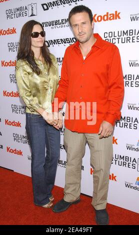 Das Cast-Mitglied David Arquette und Courteney Cox Arquette nehmen an der Weltpremiere von 'SharBoy and Lavagirl' im El Capitan Theatre in Hollywood, Los Angeles, am 4. Juni 2005 Teil. Foto von Lionel Hahn/ABACA. Stockfoto