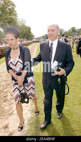 Ismaelien charismatischer Führer Prinz Karim Aga Khan und seine Tochter Zahra besuchen den Prix de Diane 157th, der am 12. Juni 2005 auf der Chantilly-Rennstrecke in der Nähe von Paris, Frankreich, stattfand. Foto von Bruno Klein/ABACA. Stockfoto