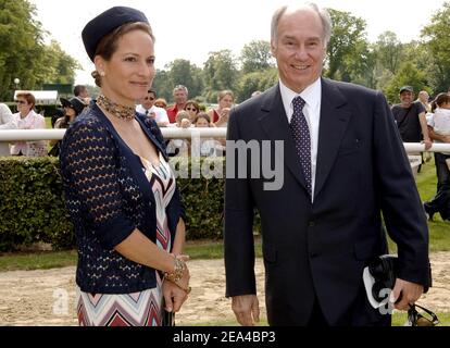 Ismaelien charismatischer Führer Prinz Karim Aga Khan und seine Tochter Zahra besuchen den Prix de Diane 157th, der am 12. Juni 2005 auf der Chantilly-Rennstrecke in der Nähe von Paris, Frankreich, stattfand. Foto von Bruno Klein/ABACA. Stockfoto