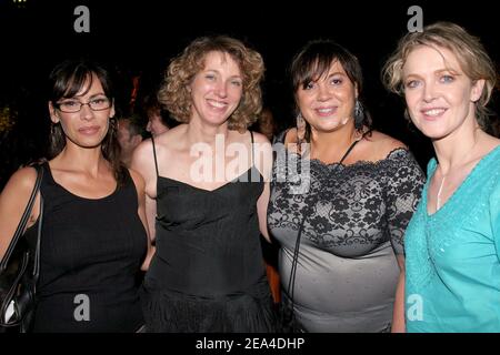 EXKLUSIV. (L-R) die Schauspielerin Mathilda May, die Regisseurin Marie-Pascale Osterrieth, das Darstellermitglied Michele Bernier und die Schauspielerin Agnes Soral feiern am 20. Juni 2005 die Veröffentlichung von "Le Demon de Midi" in "L'Etoile" in Paris. Foto von Benoit Pinguet/ABACA. Stockfoto