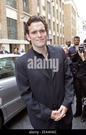 DER US-Schauspieler Matt Dillon kommt am 6. Juli 2005 zur Präsentation der Kollektion Giorgio Armani Herbst-Winter Haute-Couture 2005-2006 in Paris, Frankreich. Foto von Pierre Suu/ABACAPRESS.COM Stockfoto