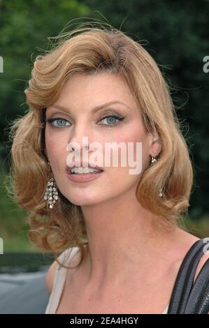 Das kanadische Topmodel Linda Evangelista kommt am 6. Juli 2005 bei der Präsentation der Haute-Couture 2005-2006-Kollektion des französischen Designers Christian Dior im Polo Club in Paris, Frankreich. Foto von Denis Guignebourg/ABACAPRESS.COM. Stockfoto