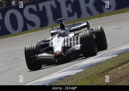 Kolumbianischer Formel-1-Pilot Juan Pablo Montoya von McLaren Mercedes beim britischen Formel-1-Grand-Prix auf der Rennstrecke in Silverstone, Großbritannien, 10. Juli 2005. Er gewann das Rennen. Foto von Thierry Gromik/CAMELEON/ABACAPRESS.COM Stockfoto