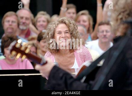 Die Sängerin und Songwriterin Carole King tritt am 15. Juli 2005 bei der Today Show Summer Concert Series von NBC im Rockefeller Center in New York, NY, auf. Foto von Slaven Vlasic/ABACA Stockfoto