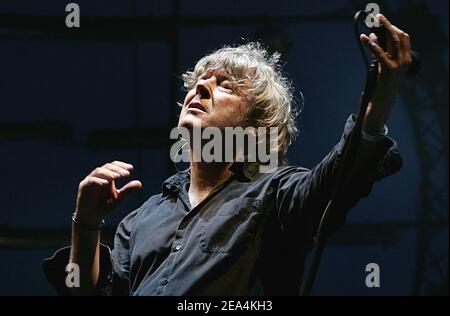 Der belgische Sänger Arno tritt am 16. Juli 2005 beim Musikfestival "Francofolies" in La Rochelle bei Bordeaux, Frankreich, auf. Foto von Patrick Bernard/ABACAPRESS.COM. Stockfoto