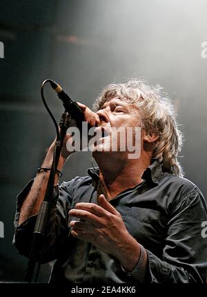 Der belgische Sänger Arno tritt am 16. Juli 2005 auf dem Francofolies Festival in La Rochelle bei Bordeaux, Frankreich, auf. Foto von Patrick Bernard/ABACAPRESS.COM Stockfoto