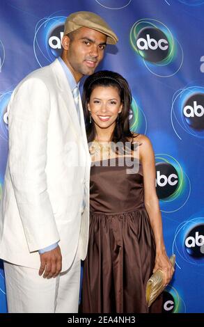 NBA-Spieler Tony Parker und seine Freundin, US-Schauspielerin und "Desperate Housewives"-Star Eva Longoria, besuchen die ABC Television 2005 Summer Press Tour All-Star Party im Abby Club in West Hollywood, Los Angeles, CA, USA, am 27. Juli 2005. Foto von Lionel Hahn/ABACAPRESS.COM. Stockfoto