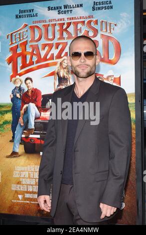 Darsteller Seann William Scott nimmt an der Premiere von Warner Bros 'The Dukes of Hazzard' Teil, mit Burt Reynolds, Jessica Simpson, Jimmy Knoxville und Lynda Carter, die am 28. Juli 2005 im Grauman's Chinese Theatre in Los Angeles, CA, USA, stattfand. Foto von Lionel Hahn/ABACAPRESS.COM Stockfoto