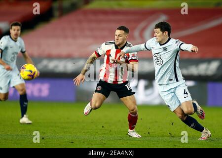 SHEFFIELD, ENGLAND, 7th. FEBRUAR: Sheffields Billy Sharp kämpft mit Chelseas Andreas Christiensen während des Premier League-Spiels zwischen Sheffield United und Chelsea in der Bramall Lane, Sheffield am Sonntag, 7th. Februar 2021. (Kredit: Chris Donnelly, MI News) Kredit: MI Nachrichten & Sport /Alamy Live Nachrichten Stockfoto