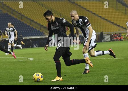 Nicola Sansone (Bologna)Andrea Conti (Parma) während der italienischen 'Serie EIN Spiel zwischen Parma 0-3 Bologna im Ennio Tardini Stadion am 07. Februar 2021 in Parma, Italien. Quelle: Maurizio Borsari/AFLO/Alamy Live News Stockfoto