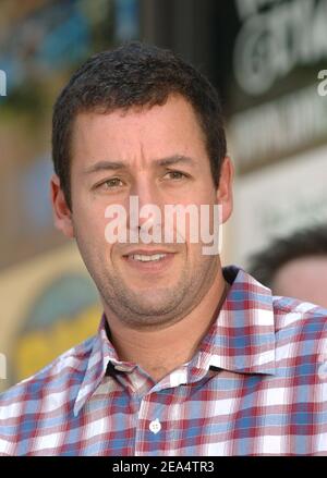 Adam Sandler nimmt an der Zeremonie Teil, bei der Komiker Chris Farley posthum mit dem 2.289th Star auf dem Hollywood Walk of Fame geehrt wird. Los Angeles, 26th. August 2005. Foto von Lionel Hahn/ABACAPRESS.COM Stockfoto