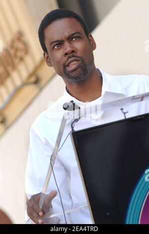 Chris Rock nimmt an der Zeremonie Teil, bei der Komiker Chris Farley posthum mit dem 2.289th Star auf dem Hollywood Walk of Fame geehrt wird. Los Angeles, 26th. August 2005. Foto von Lionel Hahn/ABACAPRESS.COM Stockfoto