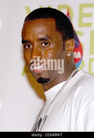 Sean 'P. Diddy' Combs posiert im Presseraum bei den MTV Video Music Awards 2005, die am Sonntag, den 28. August 2005 in der American Airlines Arena in Downtown Miami, FL, USA, verliehen wurden. Foto von Nicolas Khayat/ABACAPRESS.COM Stockfoto