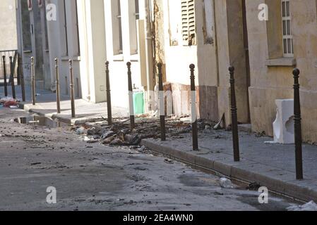 Ein Gebäude, in dem afrikanische Einwanderer untergebracht waren, wurde am Montag, den 29. August 2005 im Pariser Bezirk 3rd niedergebrannt und 7 Menschen getötet. Foto von Mehdi Taamallah/ABACAPRESS.COM Stockfoto