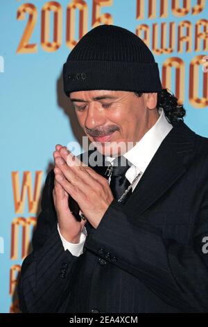 Carlos Santana nimmt an den World Music Awards 2005 Teil, die am 31,2005. August im Kodak Theatre in Hollywood, CA, USA, verliehen werden. Foto von Baxter/ABACAPRESS.COM Stockfoto