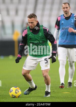 Melo Arthur (Juventus FC) beim Warm-up während des Juventus FC vs. AS Roma, Italienischer Fußball Serie A Spiel in Turin, Italien. , . Februar 06 2021 (Foto: IPA/Sipa USA) Quelle: SIPA USA/Alamy Live News Stockfoto