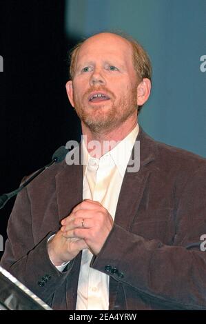 DER US-Regisseur Ron Howard erhält eine Hommage von Irwin Winkler während des Deauville American Film Festival in Deauville, Frankreich am 6. September 2005. Foto von Denis Guignebourg/ABACAPRESS.COM Stockfoto