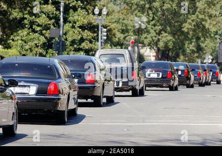 Die Schatulle mit den Überresten von Rehnquist, der 16th. Chefjustiz der Nation, liegt am mittwoch, dem 7 2005. September in Washington DC in Ruhe vor dem Obersten Gerichtshof.Rehnquist wird am selben Tag auf dem Arlington National Cemetery begraben. Foto von Olivier Douliery/ABACAPRESS.COM Stockfoto