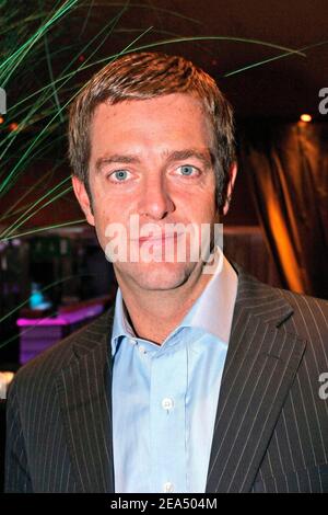 Der französische TV-Moderator Alexandre Delperier posiert während der Seat Leon Launch Party 'Les Etoiles du Stade' im Club L'Etoile in Paris, Frankreich, am 7. September 2005. Foto von Benoit Pinguet/ABACAPRESS.COM. Stockfoto