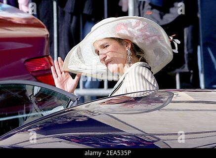 Die spanische Infantin Elena und ihr Mann Jaime de Marichalar nehmen am 17. September 2005 an der Hochzeit von Delphine Arnault und Alessandro Gancia in Bazas, Südwest-Frankreich, Teil. Foto von ABACAPRESS.COM. Stockfoto