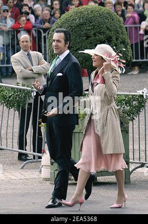 Die spanische Infantin Elena und ihr Mann Jaime de Marichalar nehmen am 17. September 2005 an der Hochzeit von Delphine Arnault und Alessandro Gancia in Bazas, Südwest-Frankreich, Teil. Foto von ABACAPRESS.COM. Stockfoto