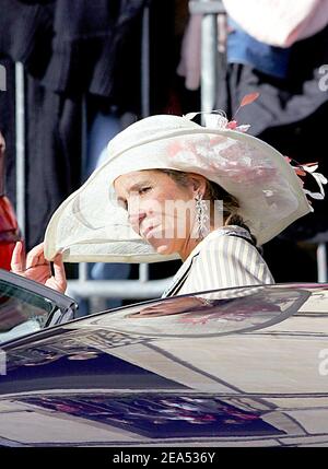 Die spanische Infantin Elena und ihr Mann Jaime de Marichalar nehmen am 17. September 2005 an der Hochzeit von Delphine Arnault und Alessandro Gancia in Bazas, Südwest-Frankreich, Teil. Foto von ABACAPRESS.COM Stockfoto