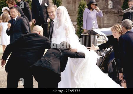 Hochzeit von Delphine Arnault und Alessandro Gancia in Bazas, Südwestfrankreich am 17. September 2005. Ihr Vater Bernard Arnault, C.E.O von LVMH Empire, und seine Frau Helene Mercier Arnault besuchen die Hochzeit. Foto von ABACAPRESS.COM Stockfoto