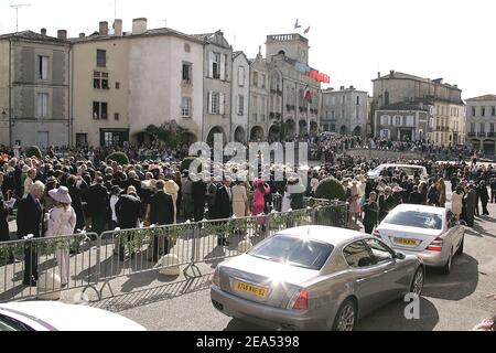 Hochzeit von Delphine Arnault und Alessandro Gancia in Bazas, Südwestfrankreich am 17. September 2005. Ihr Vater Bernard Arnault, C.E.O von LVMH Empire, und seine Frau Helene Mercier Arnault besuchen die Hochzeit. Foto von ABACAPRESS.COM. Stockfoto