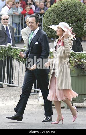 Die spanische Infantin Elena und ihr Mann Jaime de Marichalar nehmen am 17. September 2005 an der Hochzeit von Delphine Arnault und Alessandro Gancia in Bazas, Südwest-Frankreich, Teil. Foto von ABACAPRESS.COM Stockfoto