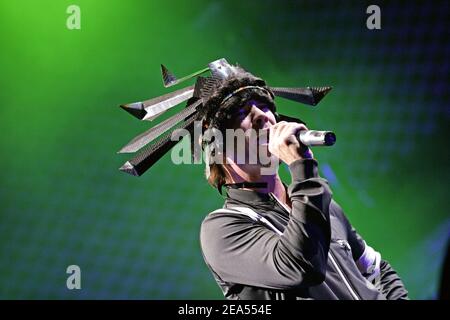 Jamiroquais Frontmann Jay Kay tritt am 23. September 2005 auf der Bühne der Konzerthalle Bercy in Paris auf. Foto von Thierry Orban/ABACAPRESS.COM Stockfoto