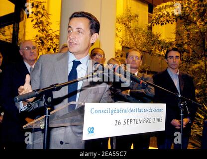 Der französische Innenminister Nicolas Sarkozy überreicht der jüdischen Gemeinde Hauts-de-seine in Nanterre, Frankreich, am 26. September 2005 seine neuen Jahreswünsche. Foto von Bruno Klein/ABACAPRESS.COM Stockfoto