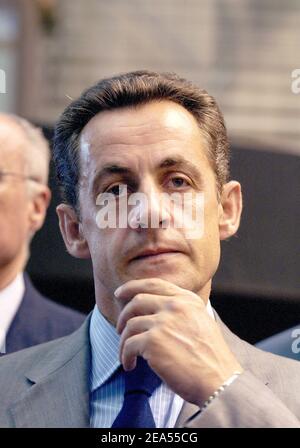 Der französische Innenminister Nicolas Sarkozy überreicht der jüdischen Gemeinde Hauts-de-seine in Nanterre, Frankreich, am 26. September 2005 seine neuen Jahreswünsche. Foto von Bruno Klein/ABACAPRESS.COM Stockfoto