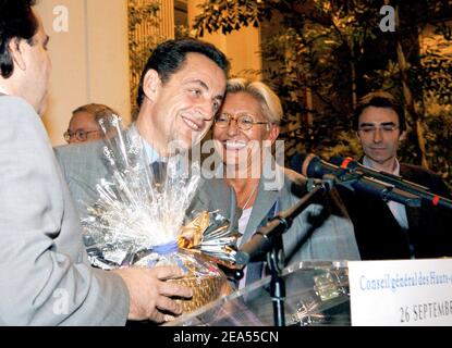 Der französische Innenminister Nicolas Sarkozy überreicht der jüdischen Gemeinde Hauts-de-seine in Nanterre, Frankreich, am 26. September 2005 seine neuen Jahreswünsche. Foto von Bruno Klein/ABACAPRESS.COM Stockfoto