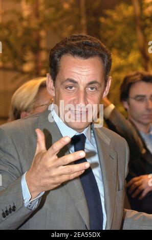 Der französische Innenminister Nicolas Sarkozy überreicht der jüdischen Gemeinde Hauts-de-seine in Nanterre, Frankreich, am 26. September 2005 seine neuen Jahreswünsche. Foto von Bruno Klein/ABACAPRESS.COM Stockfoto