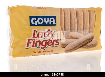 Winneconne, WI -30 Januar 2021: Ein Paket von Goya Lady Finger auf einem isolierten Hintergrund. Stockfoto