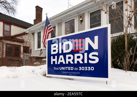 Yard Zeichen für Demokraten amerikanischer Präsident Joseph Biden und Kamala Harris am Presidential Inauguration Day, USA, 20. Januar 2021 Stockfoto