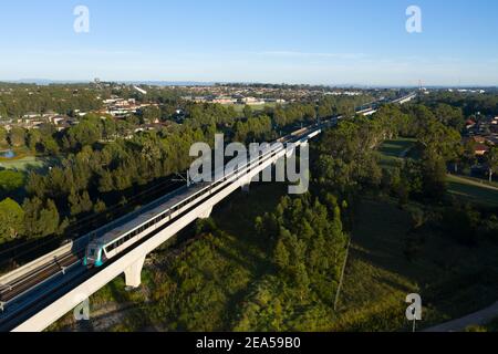 Luftaufnahme der Sydney Metro im Skytrain in Kellyville, NSW, Australien. Stockfoto