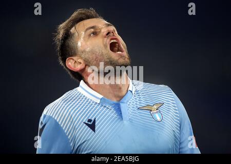 2/7/2021 - ROM, Italien. Februar 2021, 07th. LULIC in Aktion während der italienischen Serie A Liga 2021 Fußballspiel zwischen SS LAZIO gegen CAGLIARI, im Olympiastadion in Rom (Foto von IPA/Sipa USA) Kredit: SIPA USA/Alamy Live News Stockfoto