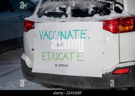 Minneapolis, Minnesota. Protest der Autokarawane. Kundgebung, um eine sichere Rückkehr zum persönlichen Lernen in Schulen zu fordern. Öffentliche MPLS-Schulen. Stockfoto