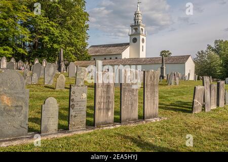 Das Jaffrey Meetinghouse in Jaffrey, New Hampshire, neben dem Old Burying Ground Stockfoto