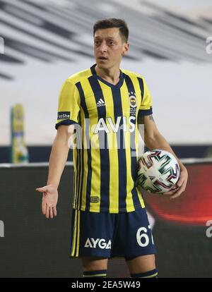 Fenerbahce Mesut Ozil, während Fenerbahce - Galatasaray Turkish Super League Spiel im Fenerbahce Stadion in Istanbul, Türkei, 6. November 2021. Foto von Tolga Adanali/Depo Photos/ABACAPRESS.COM. Stockfoto