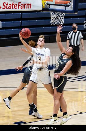 Februar 07 2021 Berkeley, CA U.S.A. die kalifornische Wache Dalayah Daniels (3) fährt zum Reifen während des NCAA Women's Basketball Spiels zwischen Colorado Buffalo und den California Golden Bears 52-67 verloren im Hass Pavilion Berkeley Calif. Thurman James / CSM Stockfoto