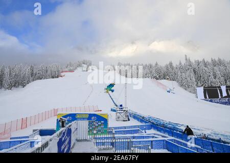 Cortina (Bl, Italien. Februar 2021, 8th. Cortina (BL), Italien, Olympia delle Tofane, 08. Februar 2021, Landschaft, Atmosphäre der Alpen Kombinierte Frauen durch zu viel Schnee 2021 abgesagt FIS Alpine Ski-Weltmeisterschaften - Alpine Combined - Damen - Alpine Ski Race Credit: Sergio Bisi/LPS/ZUMA Wire/Alamy Live News Stockfoto