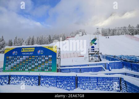 Cortina (Bl, Italien. Februar 2021, 8th. Cortina (BL), Italien, Olympia delle Tofane, 08. Februar 2021, Landschaft, Atmosphäre der Alpen Kombinierte Frauen durch zu viel Schnee 2021 abgesagt FIS Alpine Ski-Weltmeisterschaften - Alpine Combined - Damen - Alpine Ski Race Credit: Sergio Bisi/LPS/ZUMA Wire/Alamy Live News Stockfoto